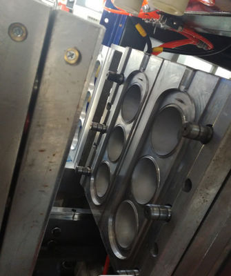 Il dado 2 dirige la macchina vuota dello stampaggio mediante soffiatura del PE di Seaball 3 litri